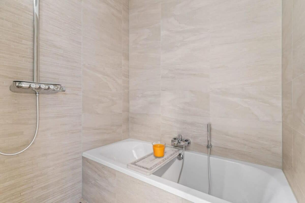 Apartment Stylish And Luxurious With Pool & Gym Luxemburg