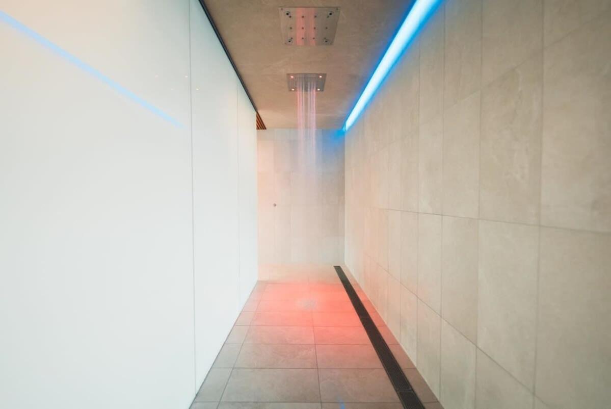 Stylish And Luxurious With Pool & Gym Apartment *